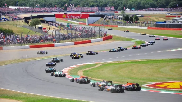 Maggotts-Becketts-Chapel di Silverstone: Kombinasi Tikungan Tercepat di F1